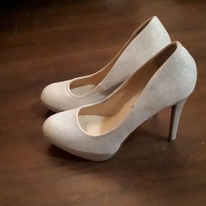 Le chateau size 7 white sparkle heels
